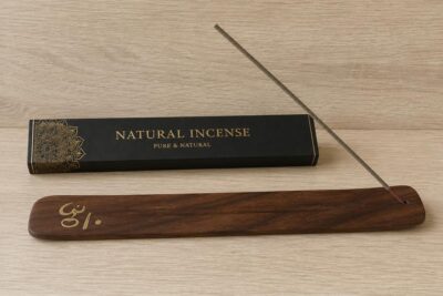 Räucherstäbchenhalter mit Mantra Om